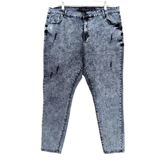 City Chic Women's Plus Size Harley Mid-Rise Ankle Grazer Black Acid Wash Jeans - Picture 2 of 8